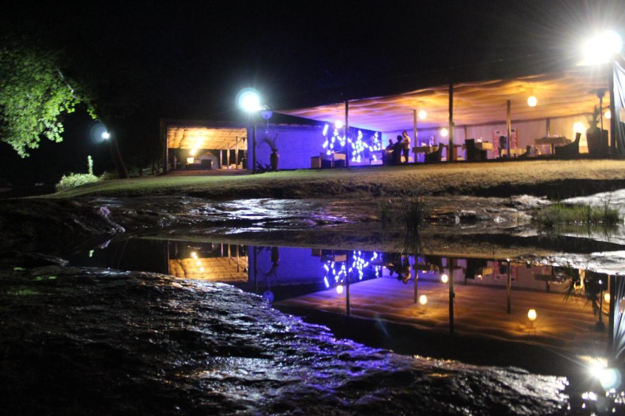 Lions Rock Rapids - Luxury Tented Camp ヘイジービュー エクステリア 写真